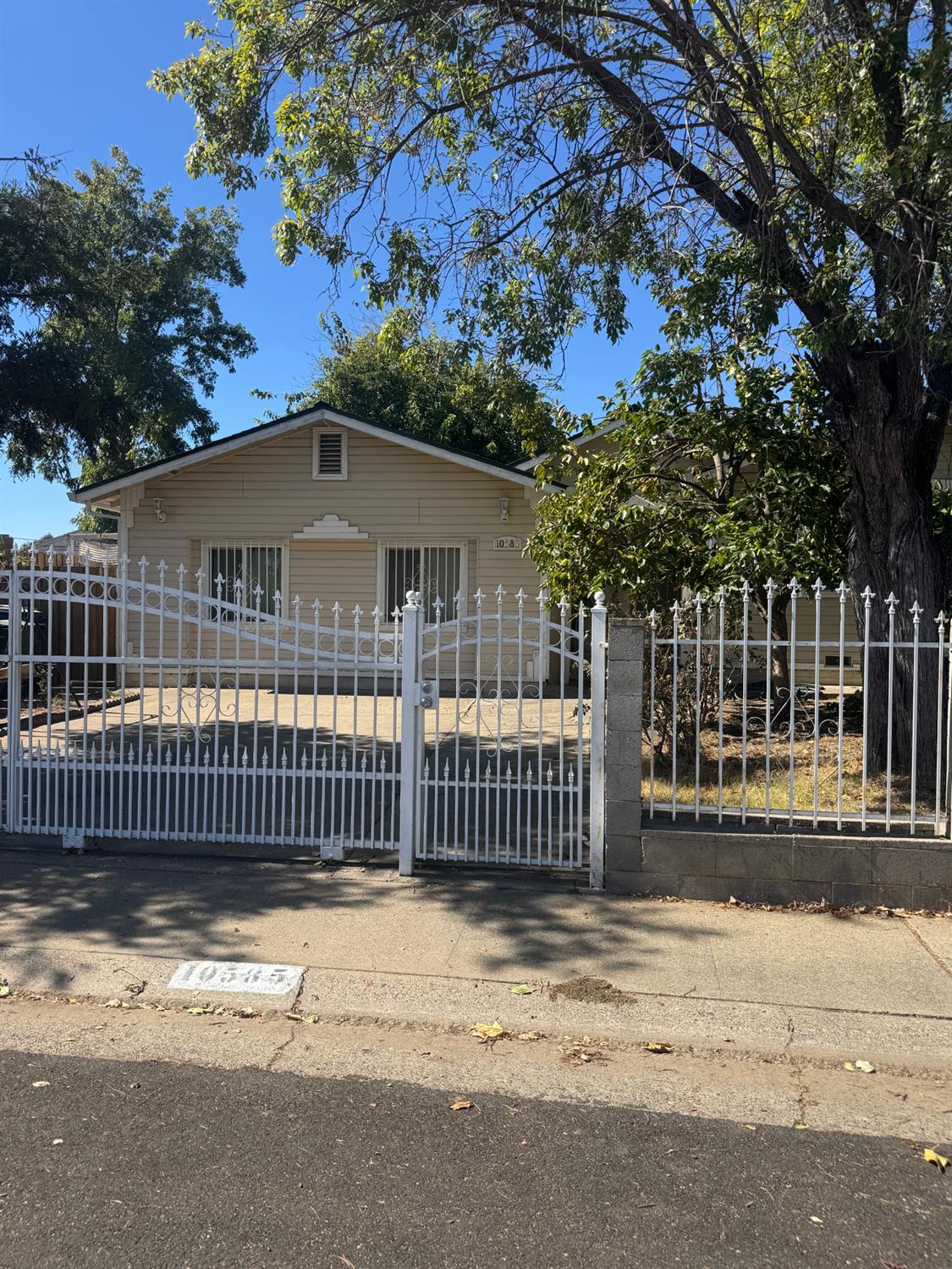 10585 Lambrusca Dr — photo