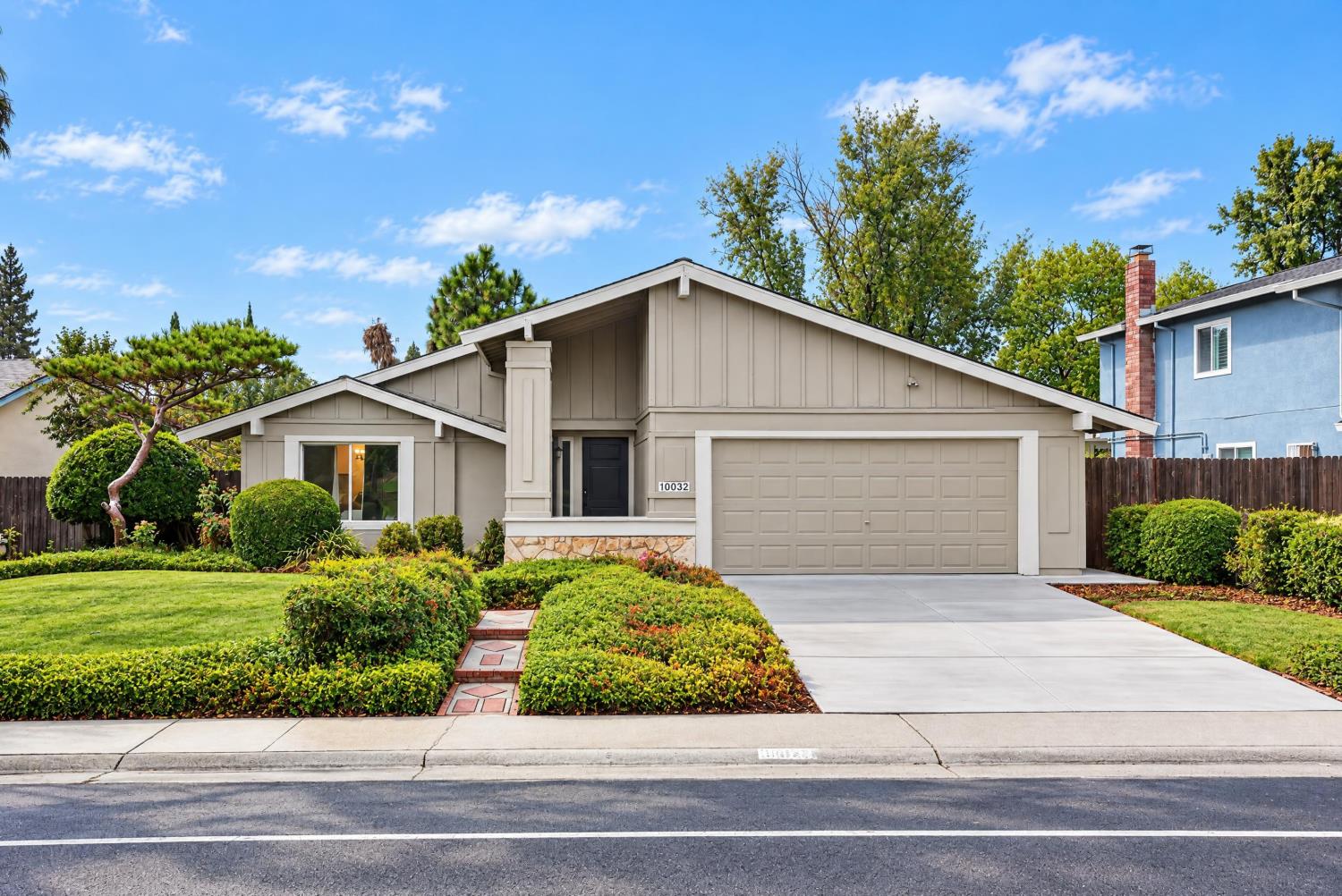 10032 Vanguard Dr — photo