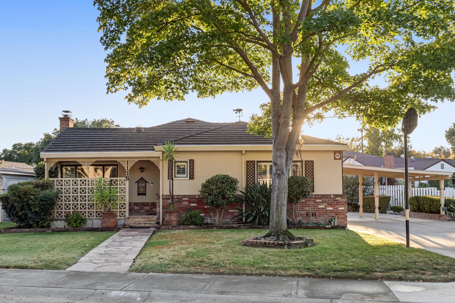 1116 Darnel Way — photo