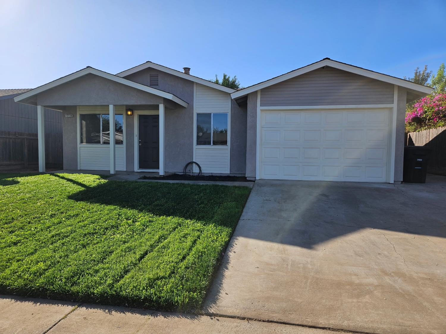 12118 Hernandez Ave — photo
