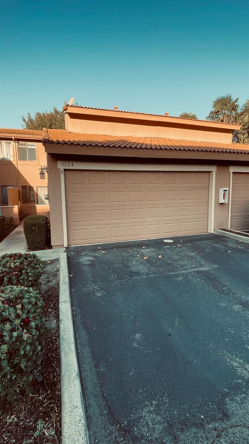 1224 W Roseburg Ave #B — photo