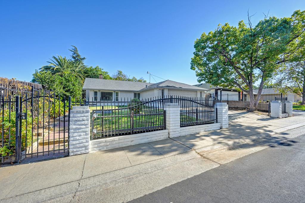 4911 Buffwood Way — photo