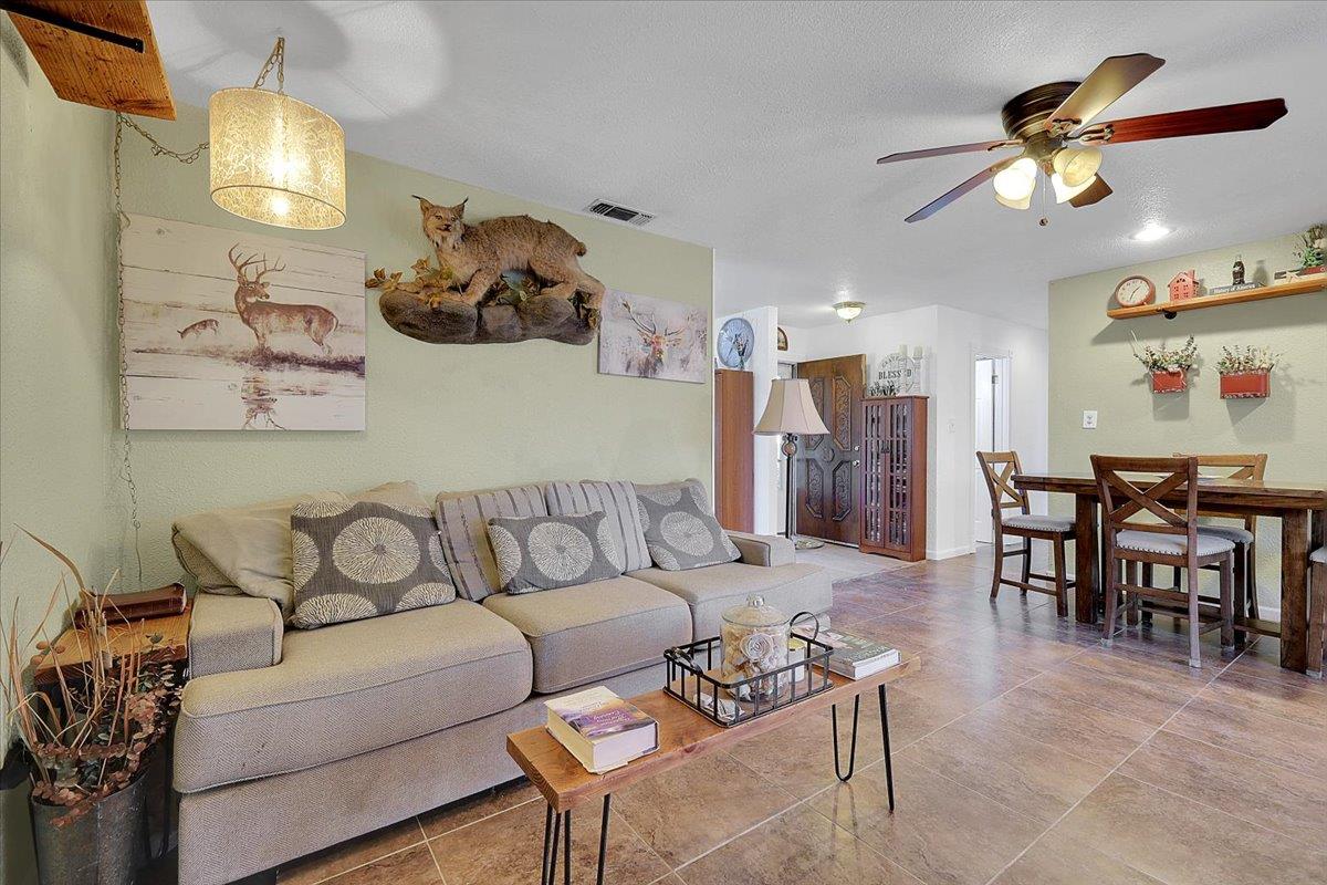 7001 Chandler Dr — photo