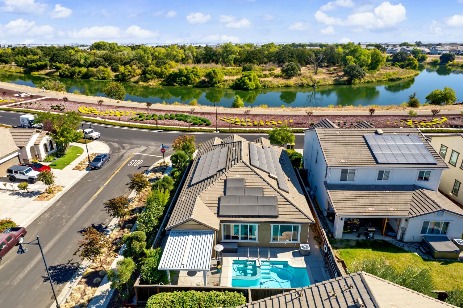 984 River Bend Dr — photo