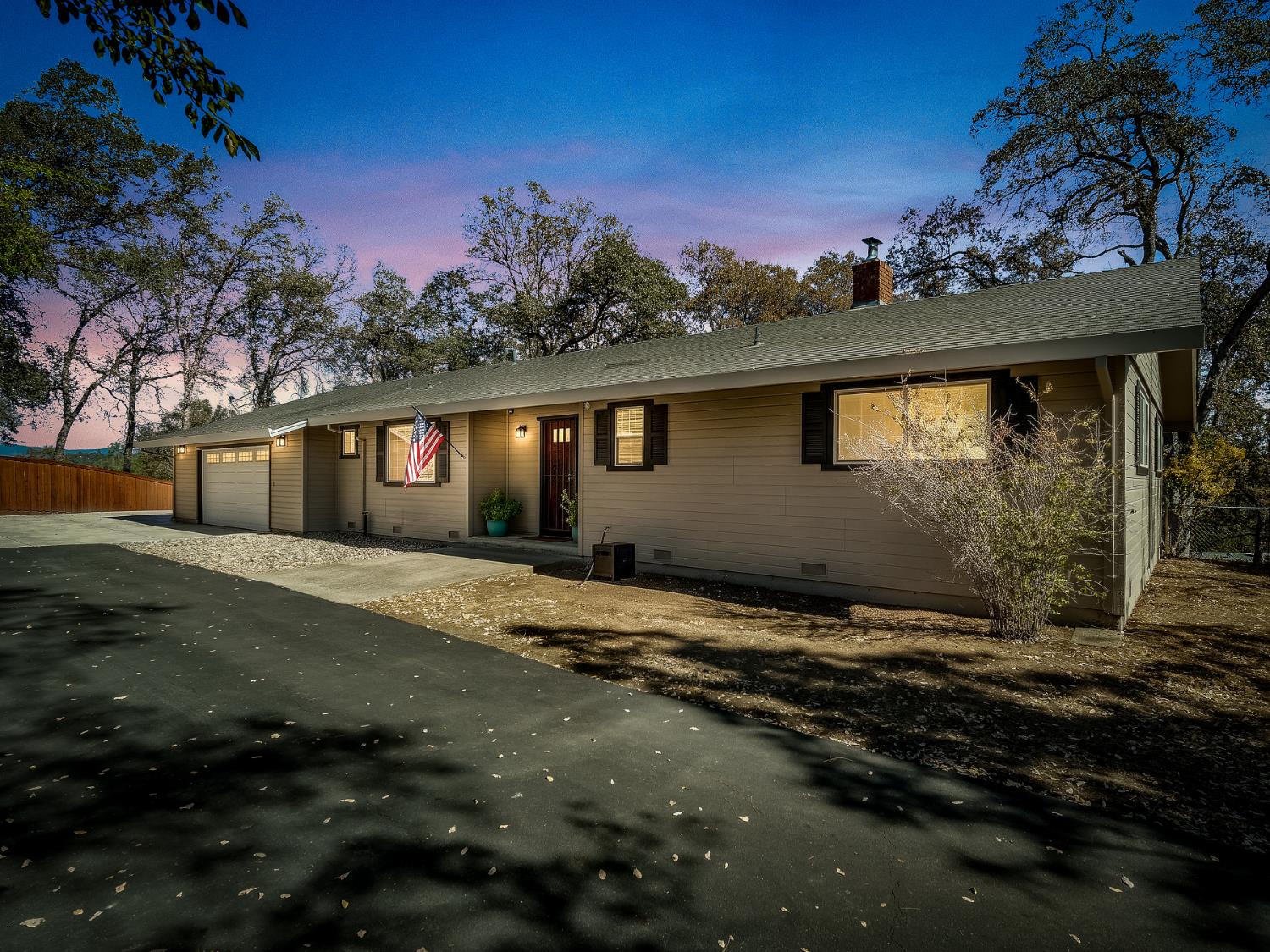 6783 Oak Ln — photo