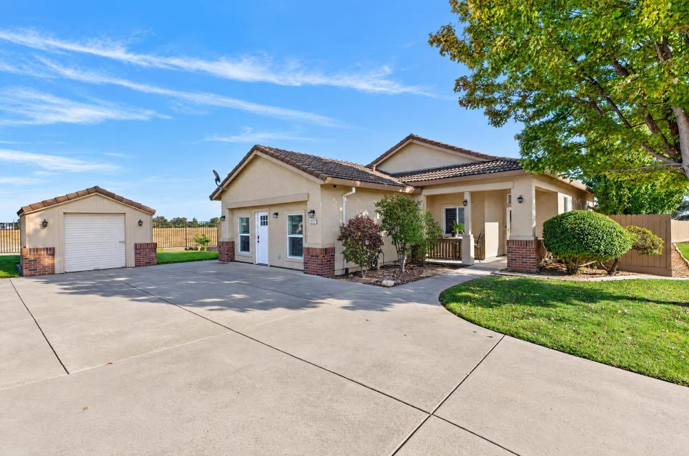 7777 Bothwell Dr — photo