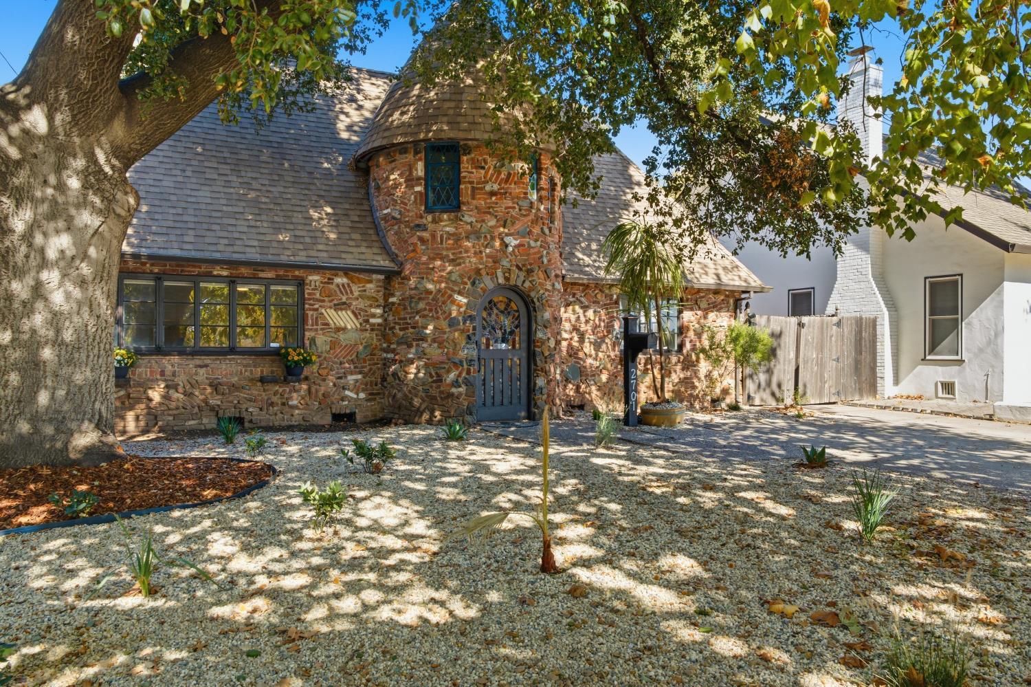 2701 Sutterville Rd — photo