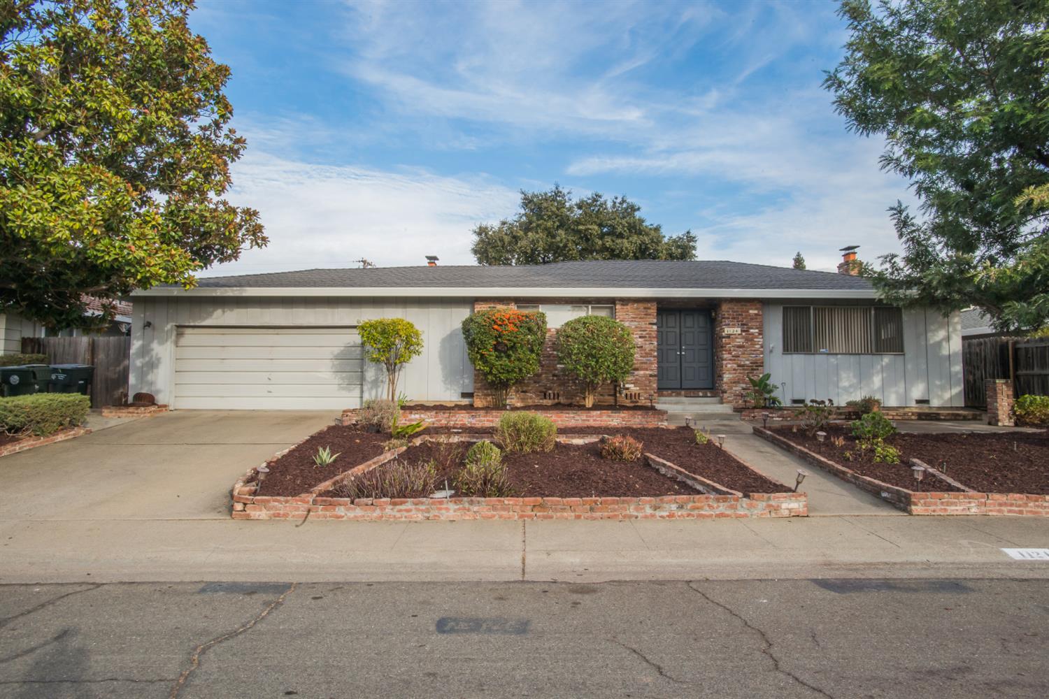 1124 Fay Cir — photo
