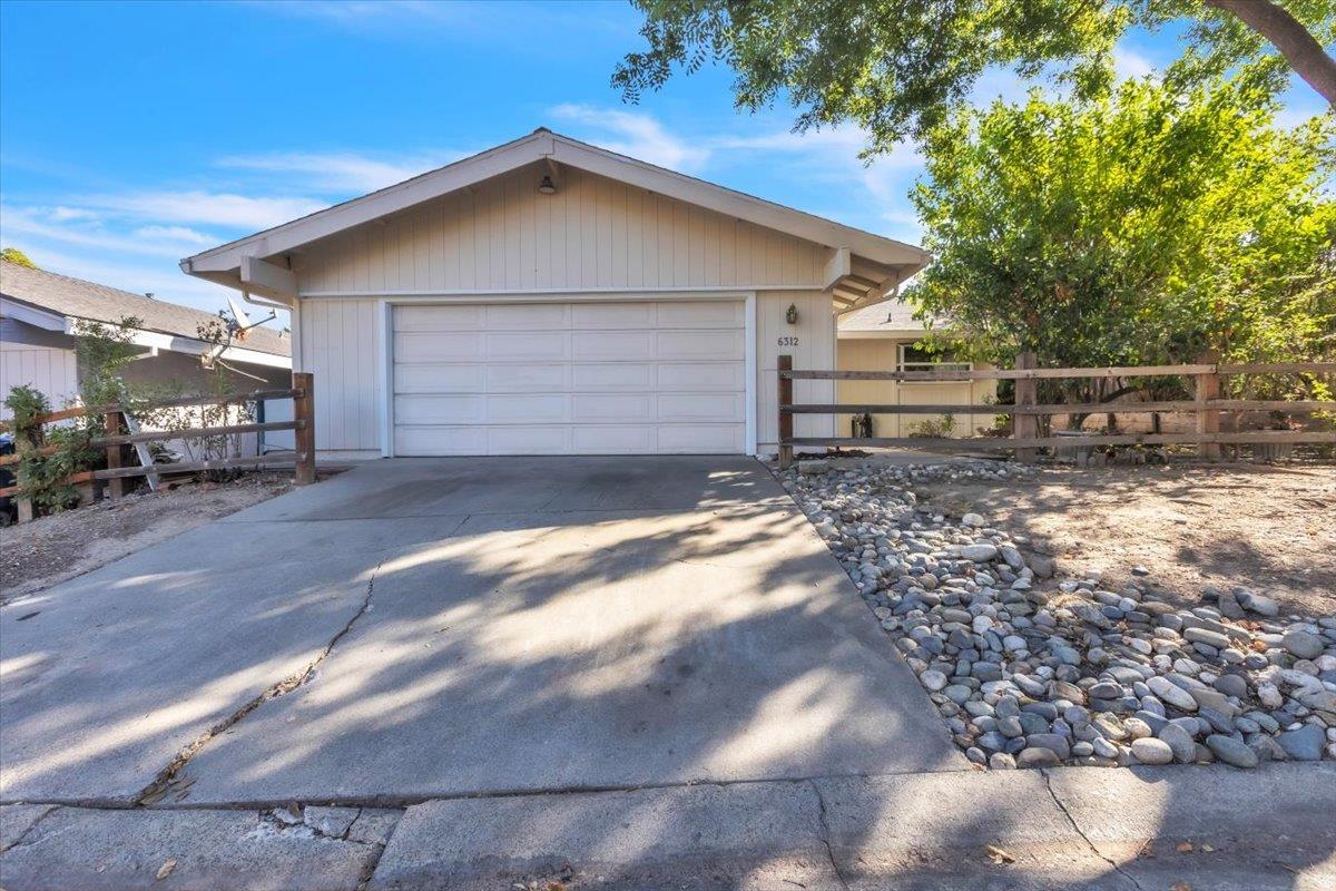 6312 Chapel View Ln — photo