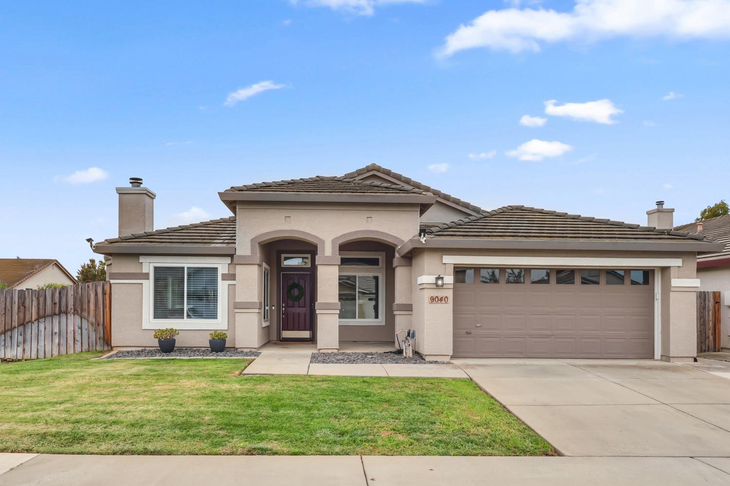 9040 Pembridge Dr — photo