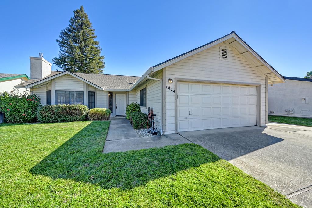 1424 Santa Fe Cir — photo