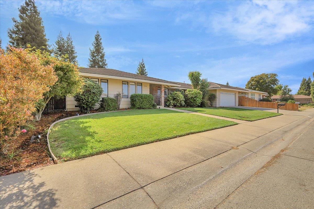 1690 Sharon Dr — photo