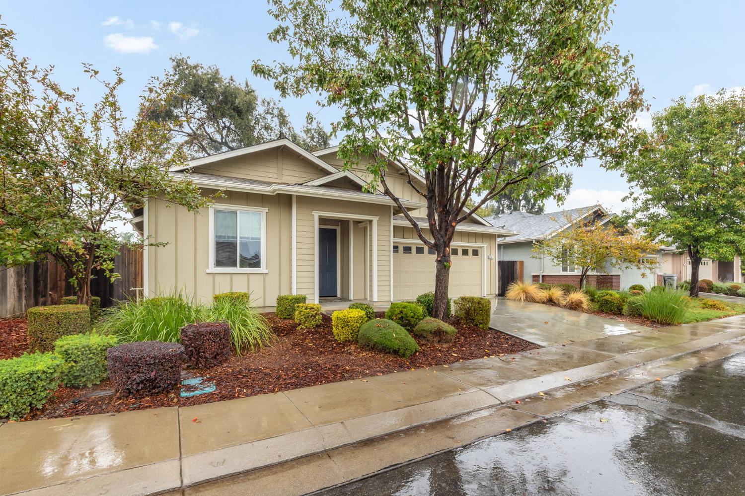1543 Hutchison Valley Dr — photo