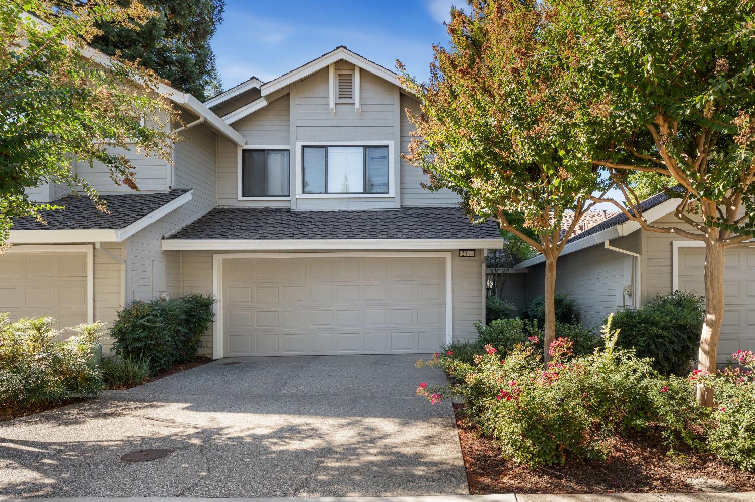 2066 University Park Dr — photo