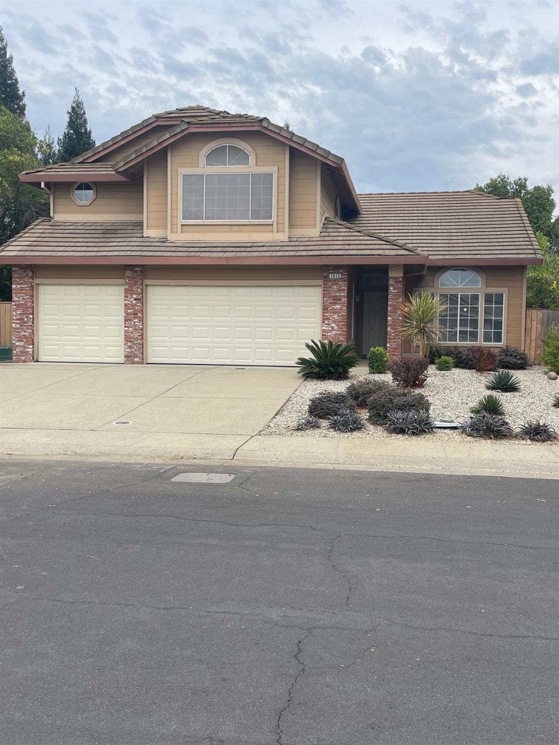 5635 Onyx Dr — photo