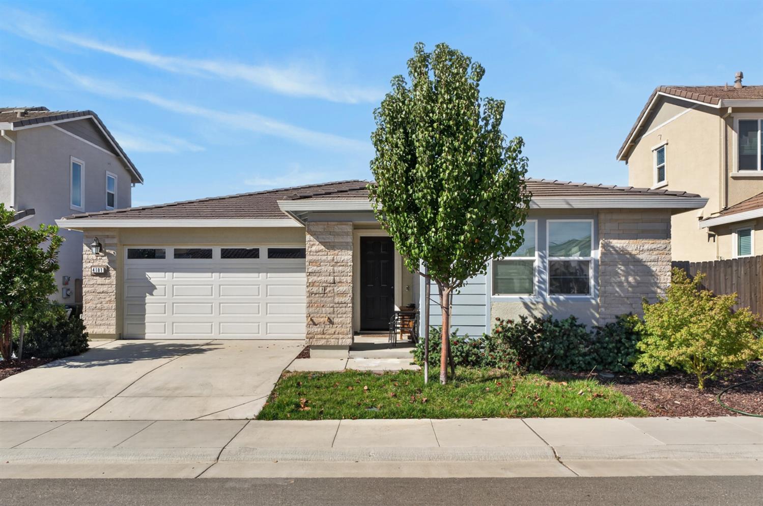 4181 Mackerricher Way — photo