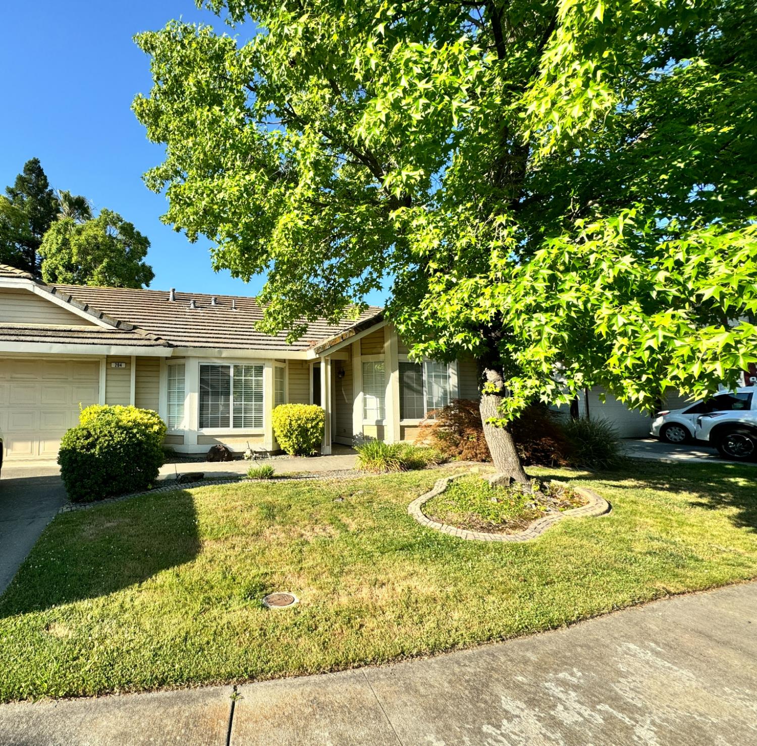 204 Sapphire Ct — photo