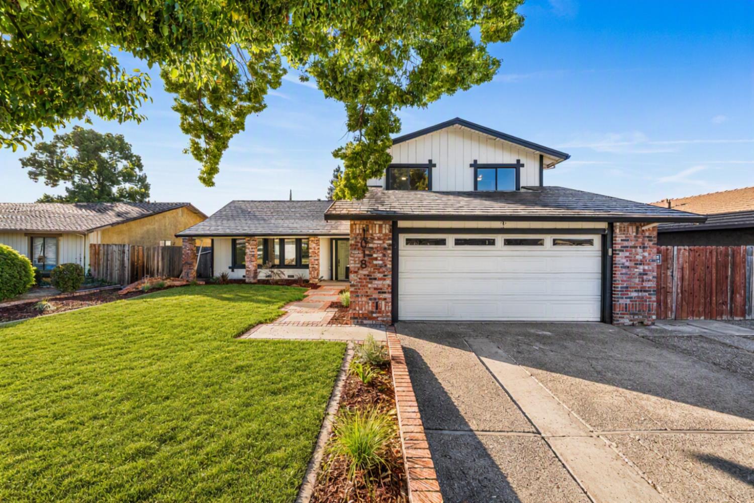 1018 Goldenoak Way — photo