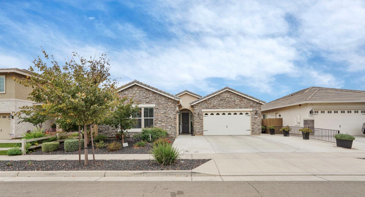 1937 Daffodil Dr — photo