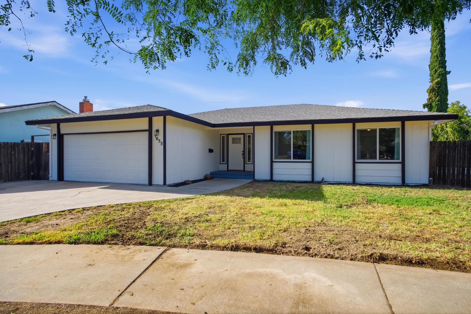 1055 Lees Ct — photo