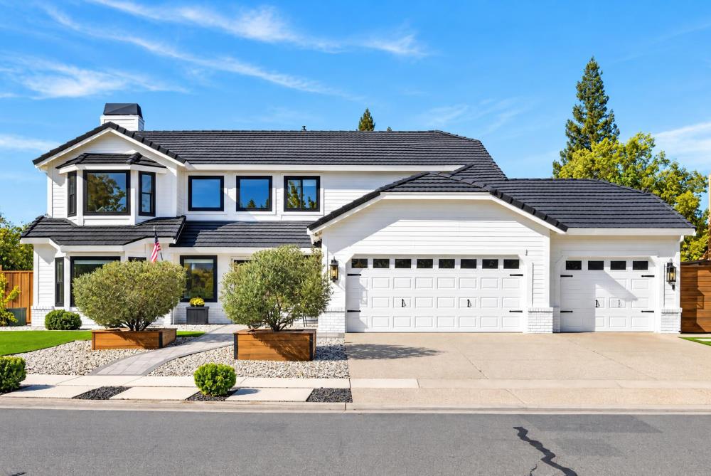4825 Runway Dr — photo