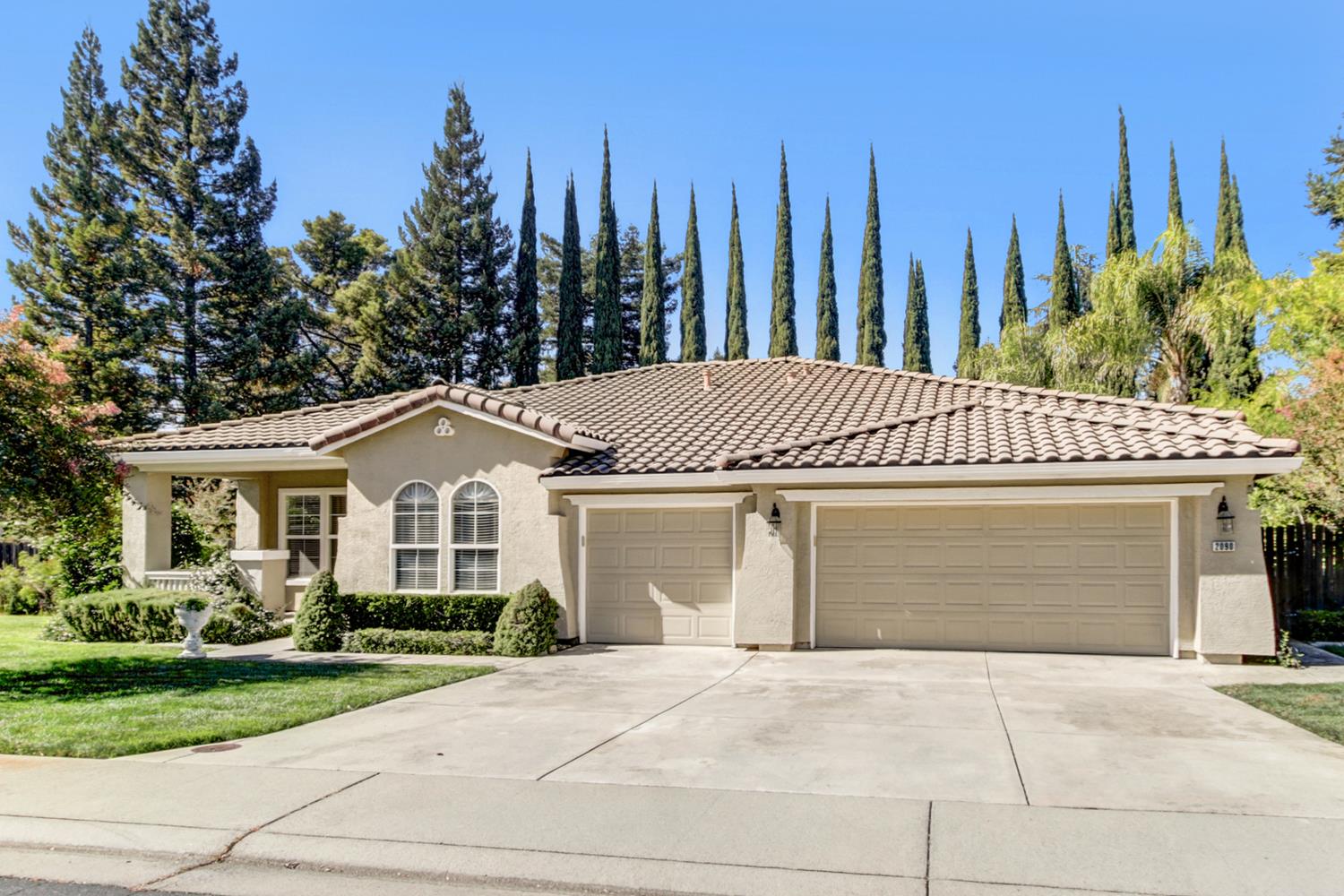 2090 Bailey Cir — photo