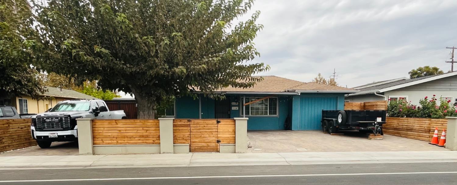 2330 Bessie Ave — photo