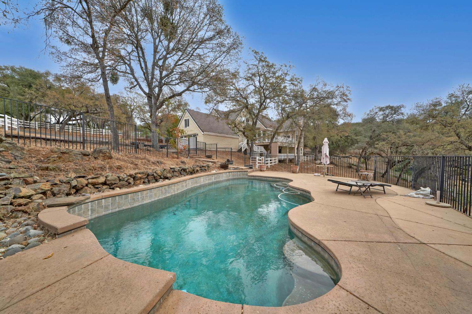 1820 Woodsman Ct — photo