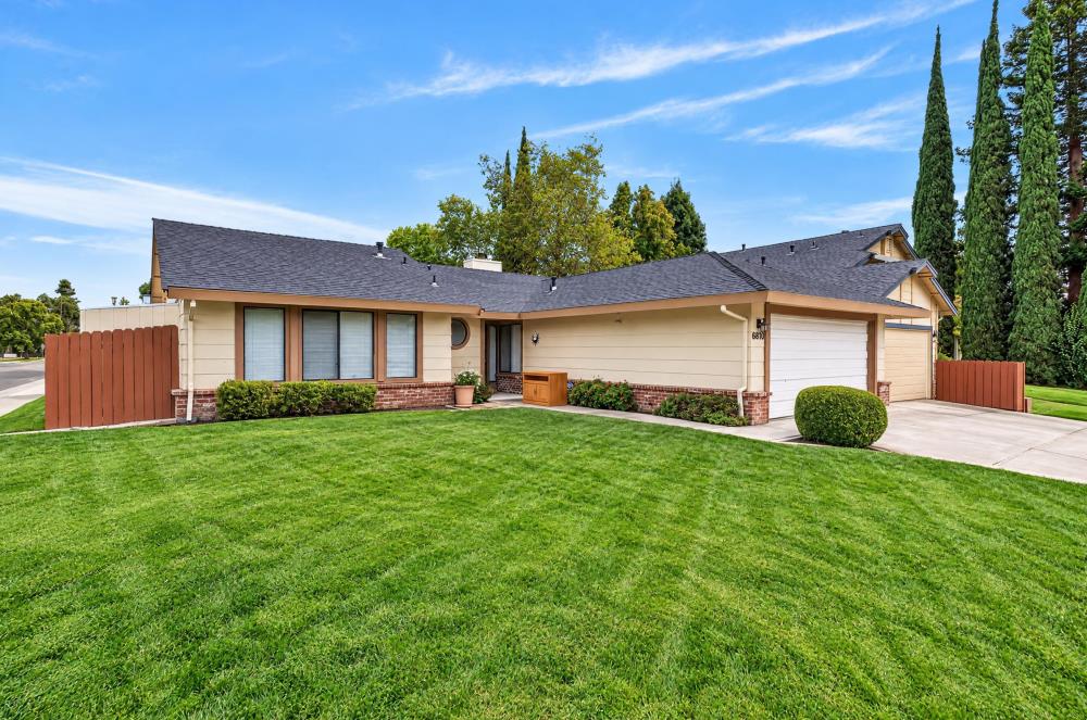 6816 Bronze Oak Ct — photo