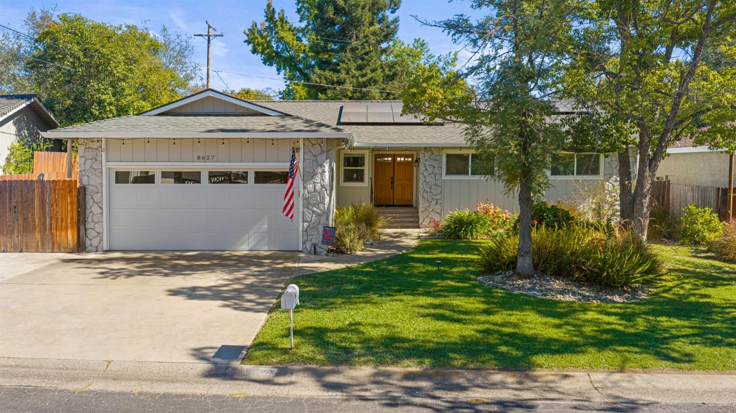 8627 Pendleton Dr — photo