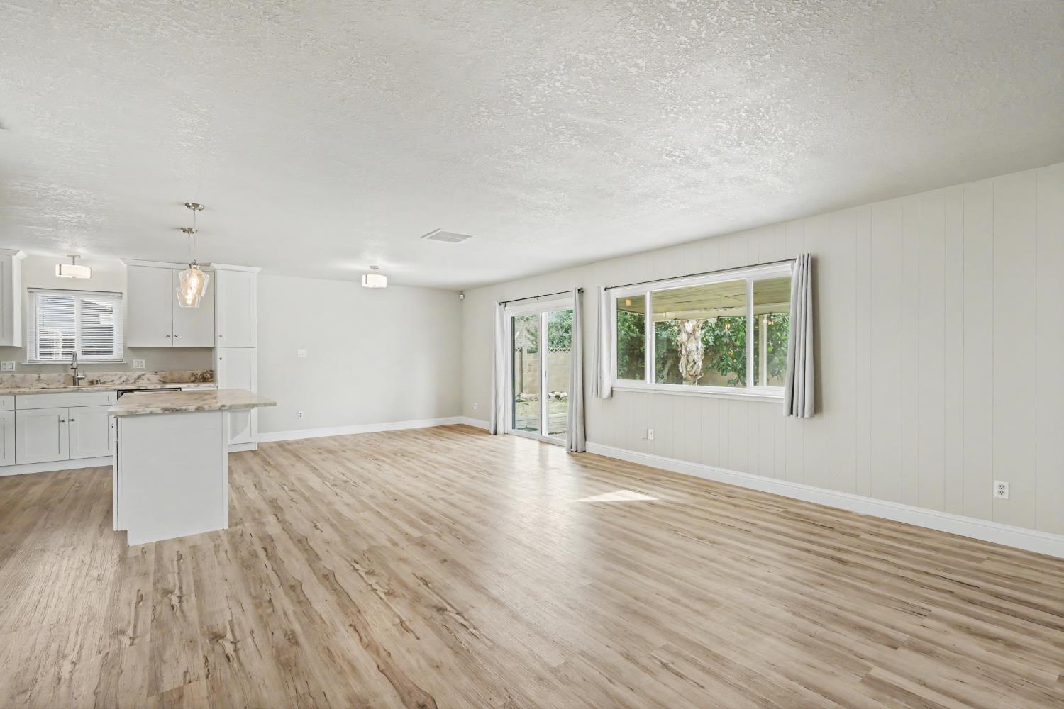 9062 Salmon Falls Dr — photo