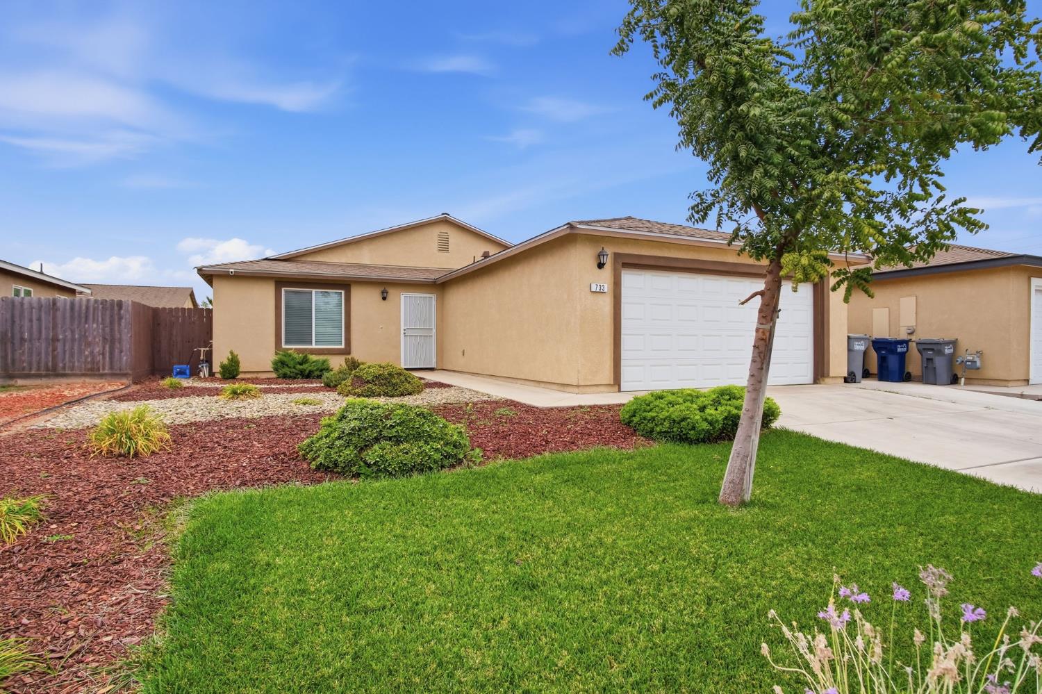 733 Brianne Ct — photo