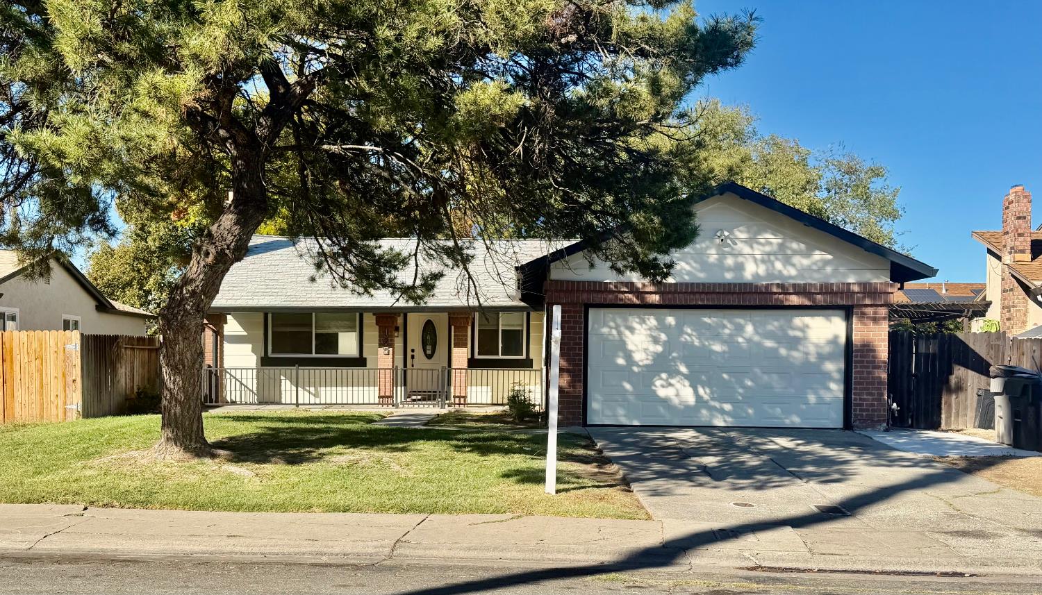 145 Gunnison Ave — photo
