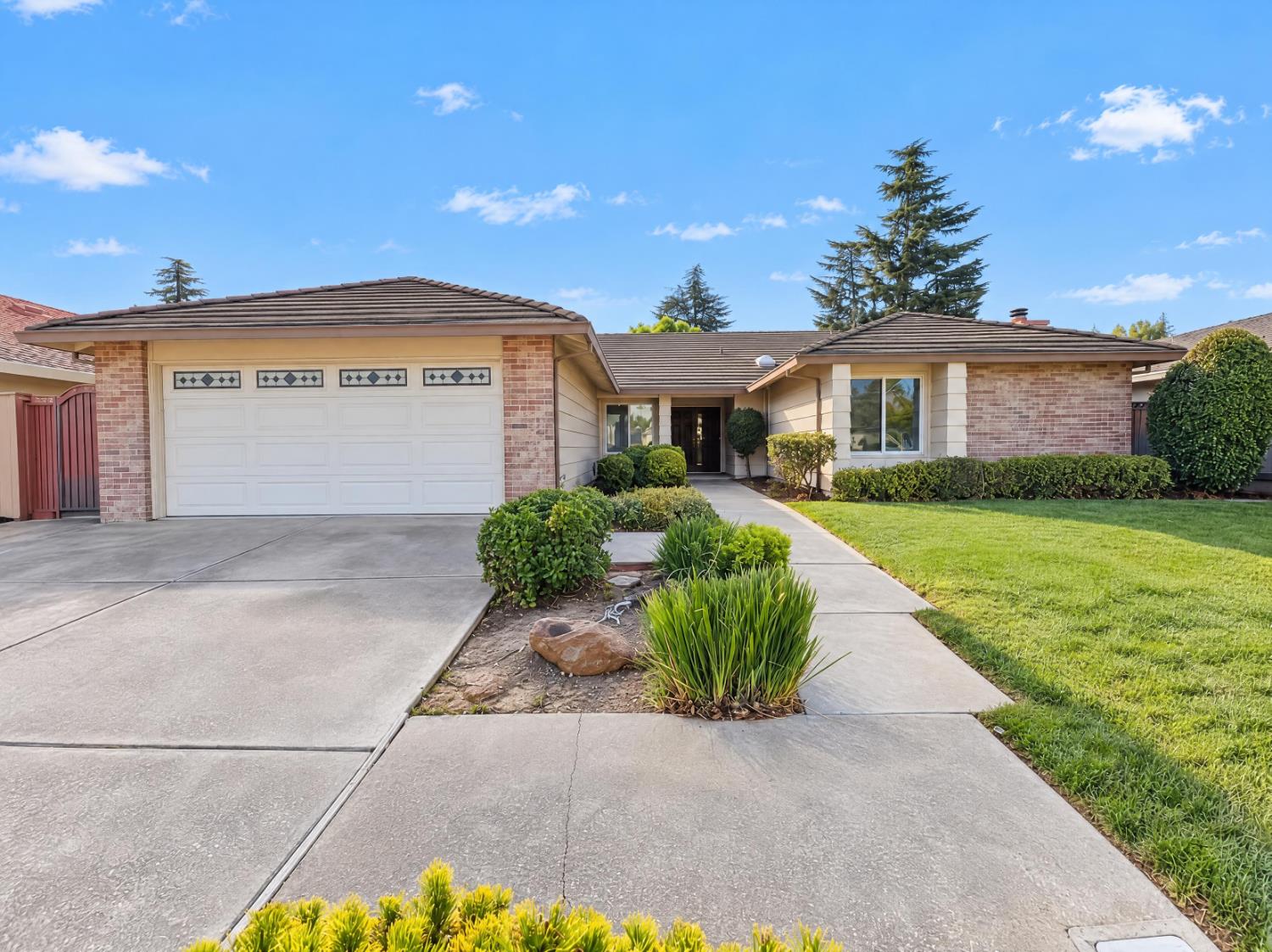2442 Meadow Lake Dr — photo