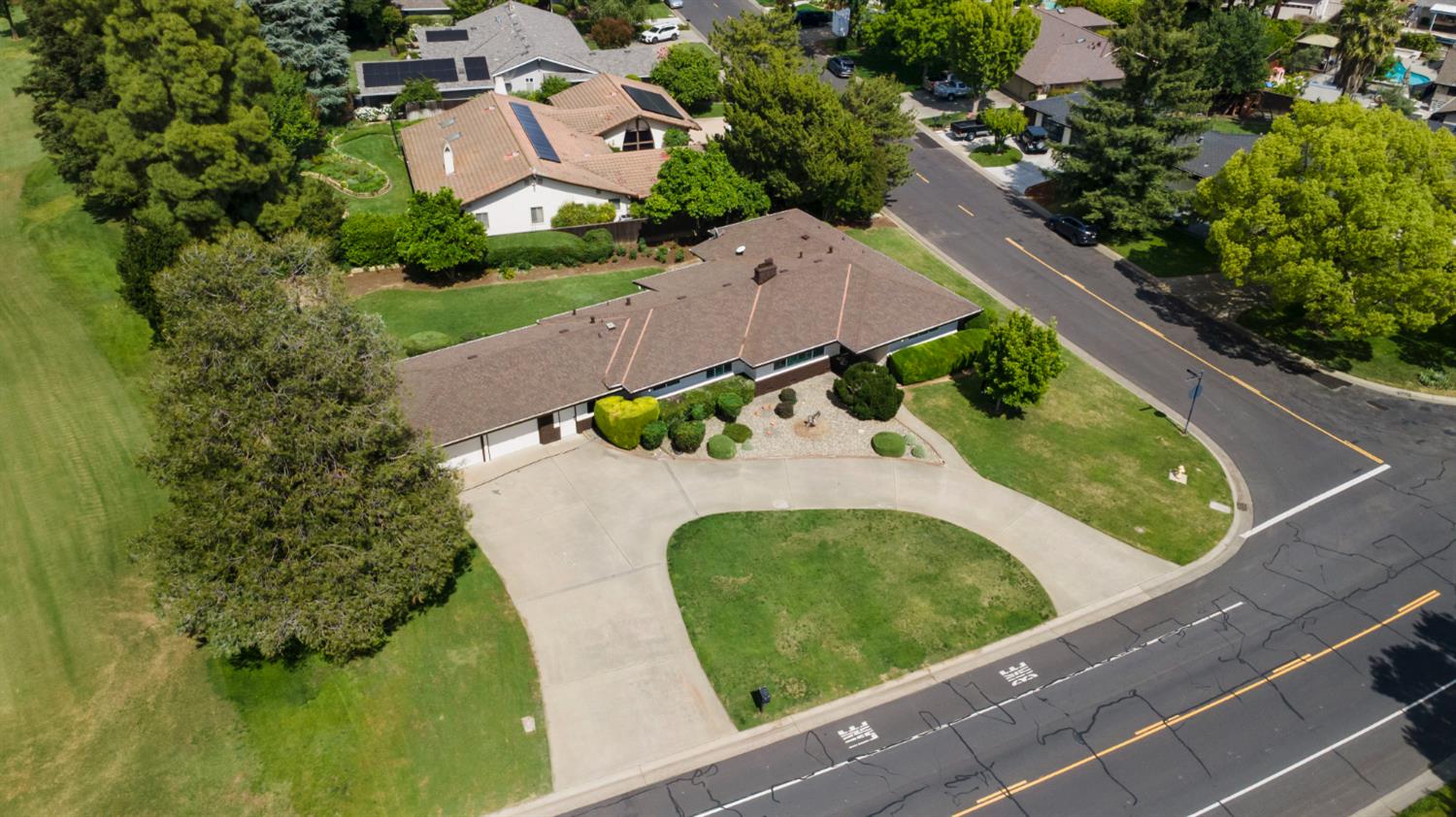 44098 Country Club Dr — photo