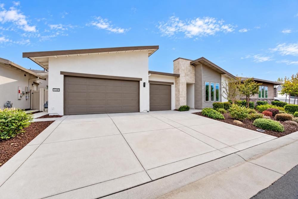 1240 Leo Ln — photo