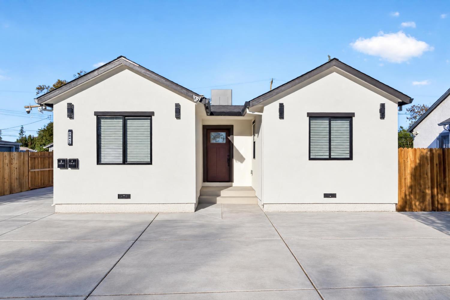 2041 Marconi Ave #1 — photo