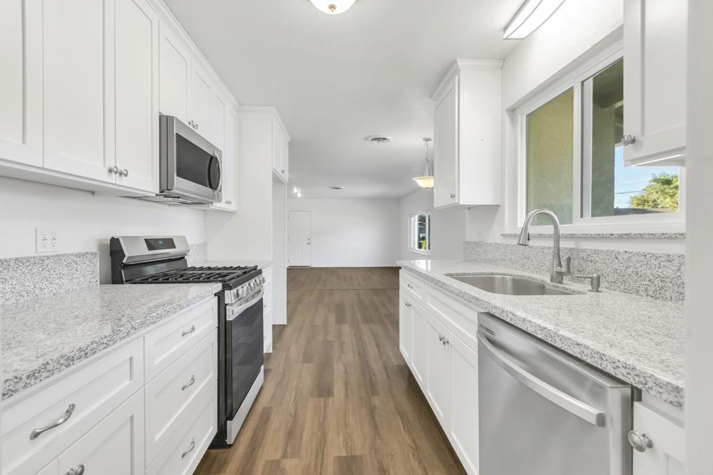 916 Ventura Dr — photo