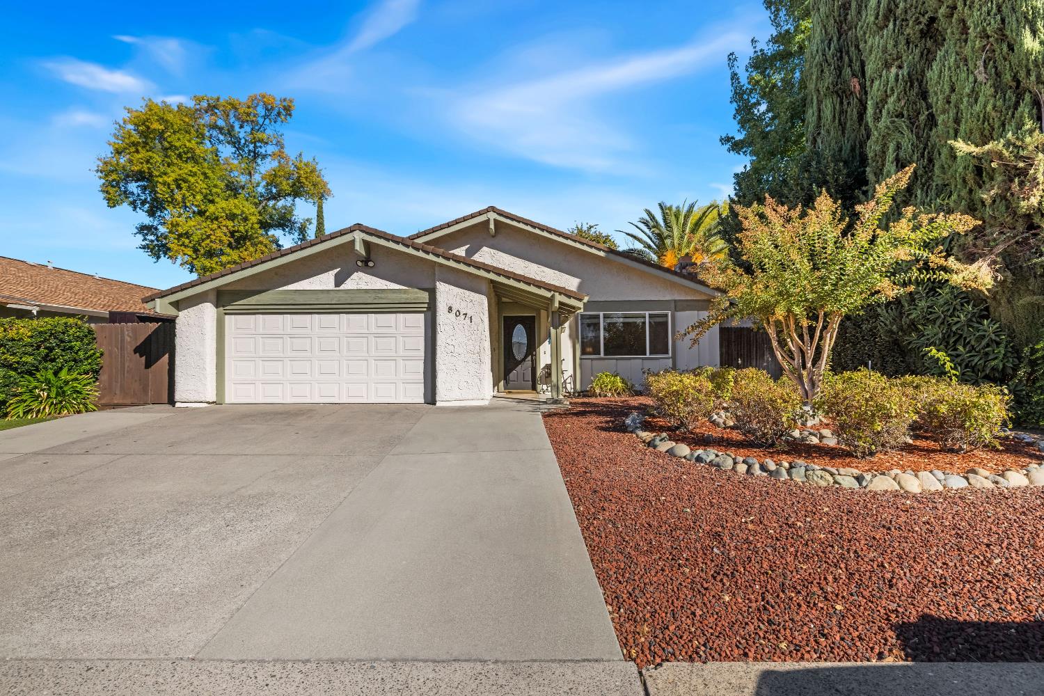 8071 Oak Meadow Ct — photo