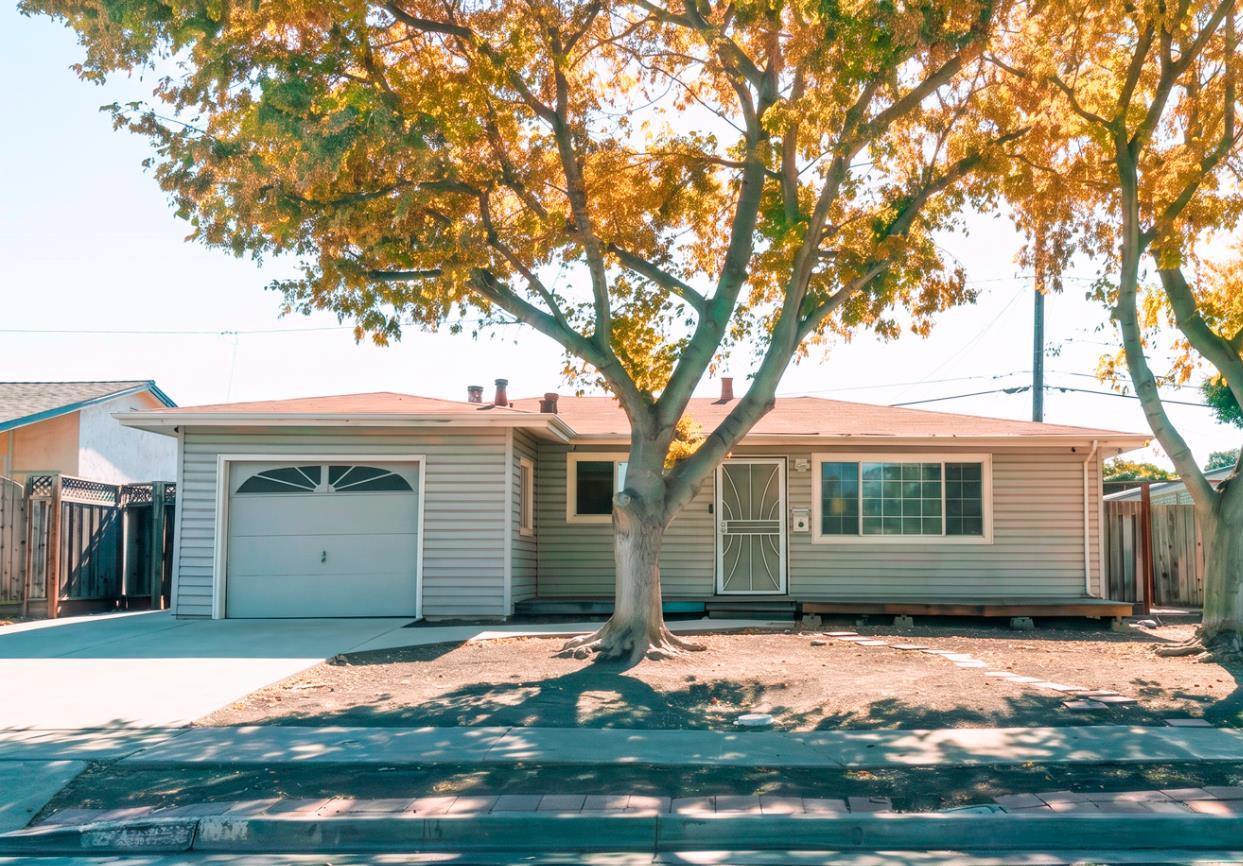 2558 Moraine Dr — photo