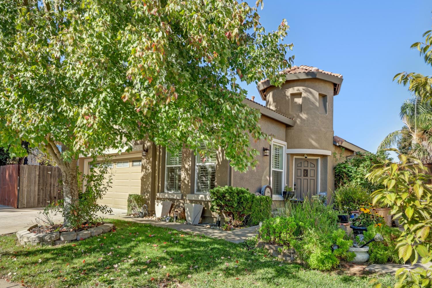 9401 Dante Ct — photo