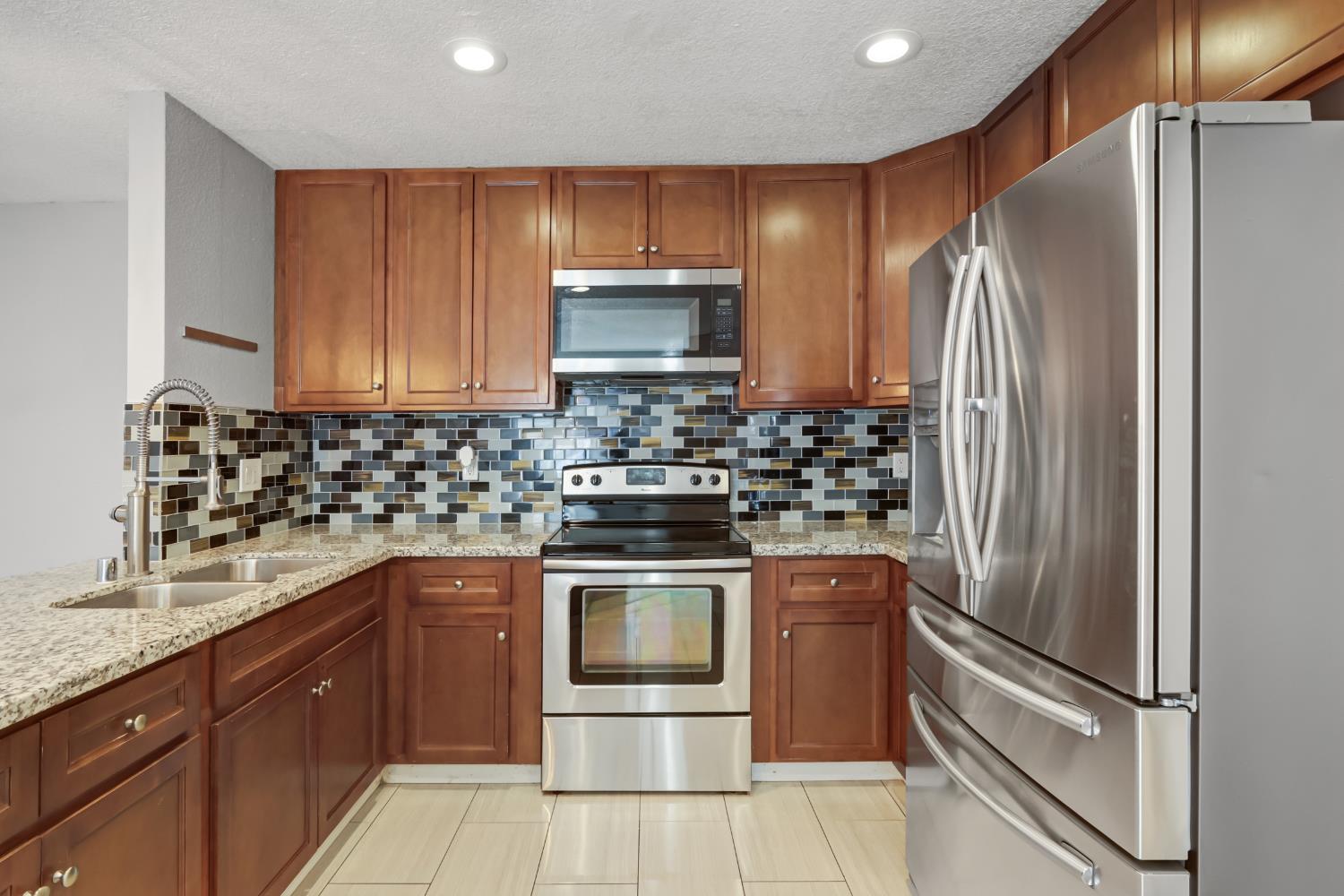 4921 Morningstar Dr — photo