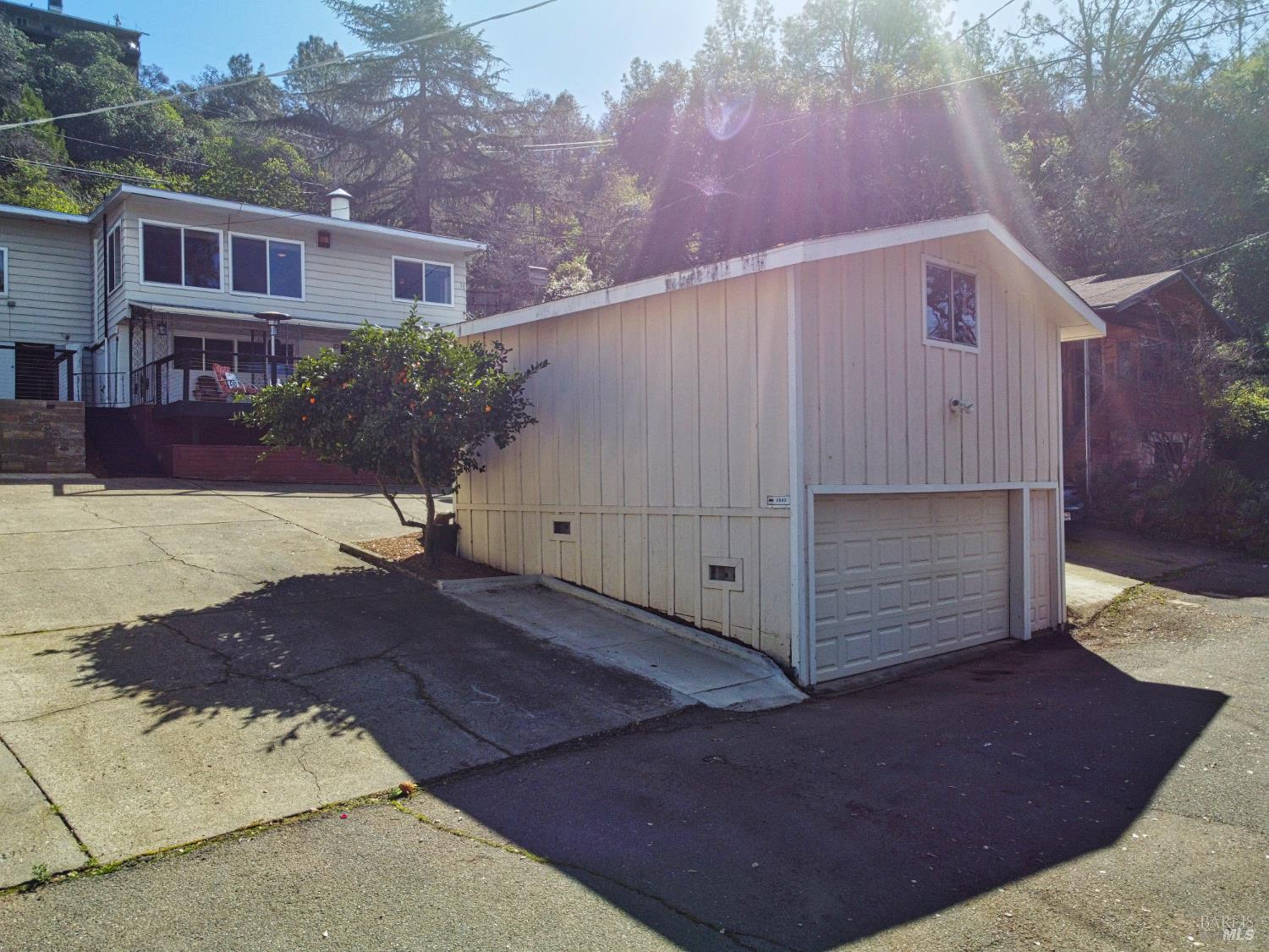 11485 Lakeshore Drive — photo