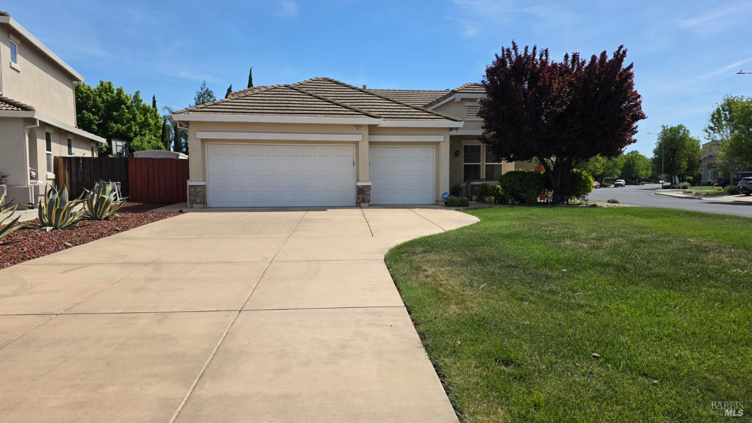 1043 Parkside Drive — photo