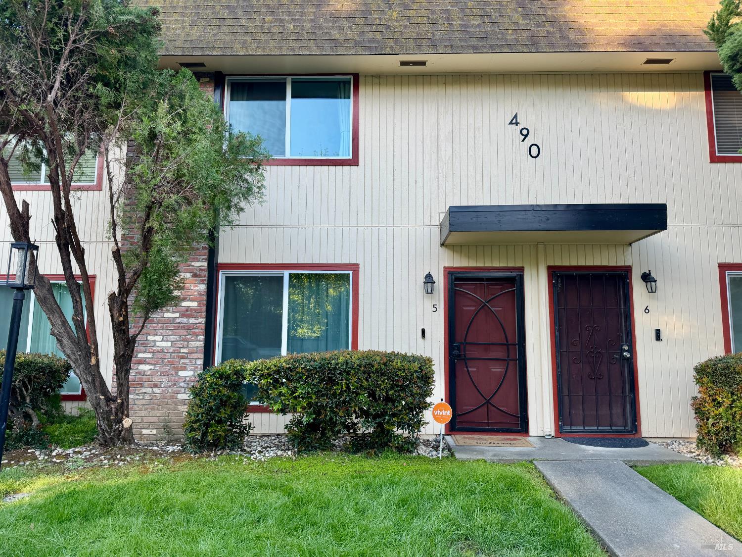 490 Edgewood Drive 5 — photo