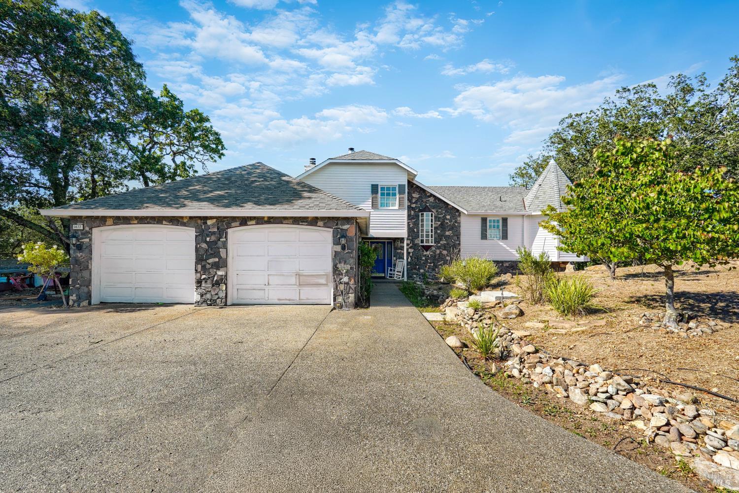 1477 Lawndale Road — photo