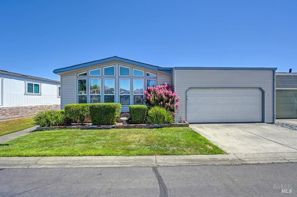 31 Falcon Crest Circle — photo