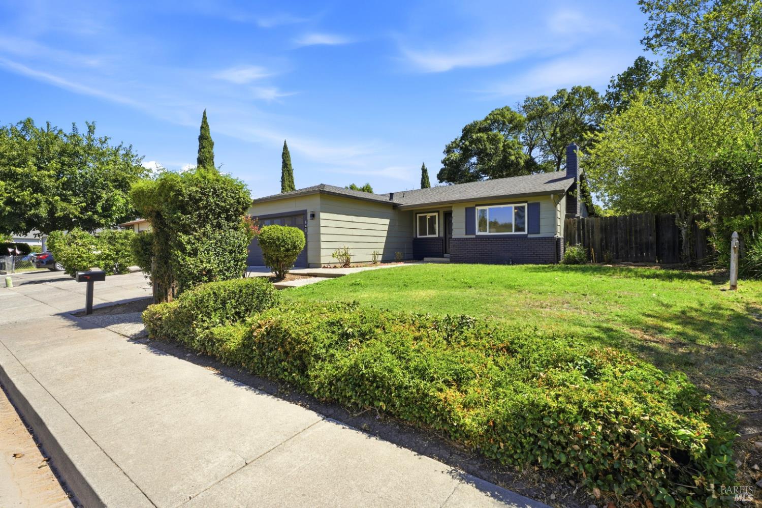 640 E Creekside Circle — photo