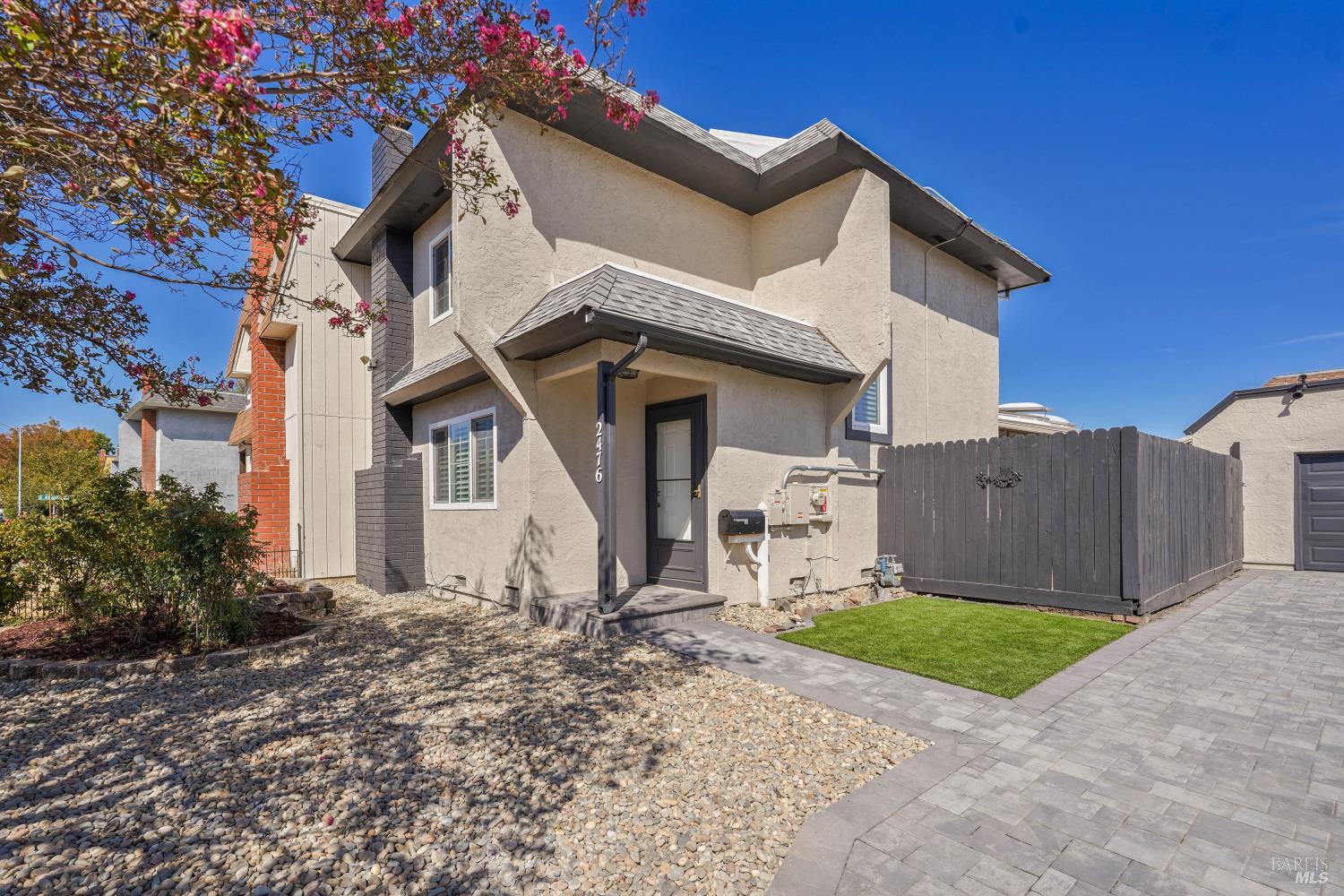 2476 Beaufort Drive — photo