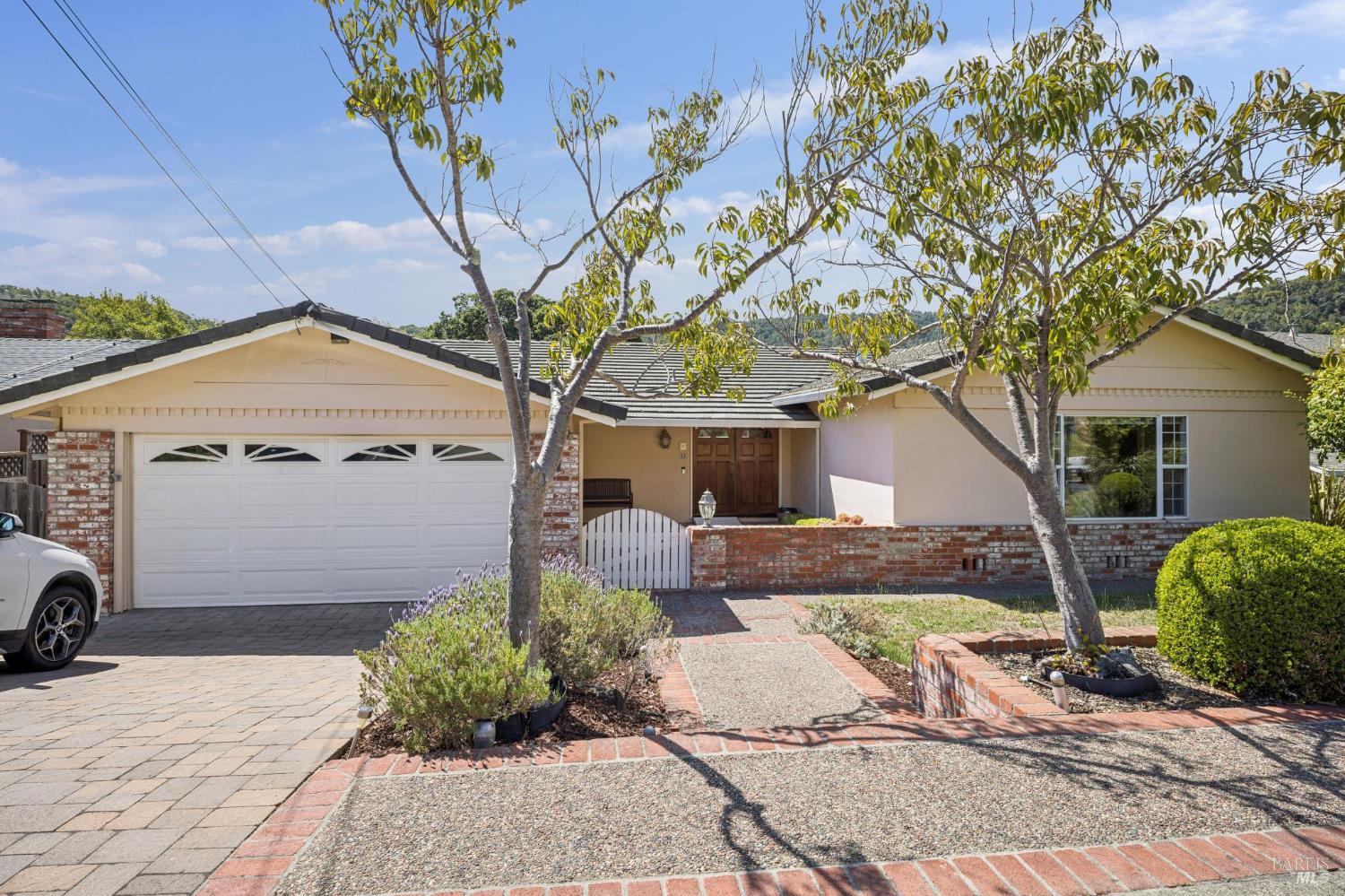 16 Cottonwood Drive — photo
